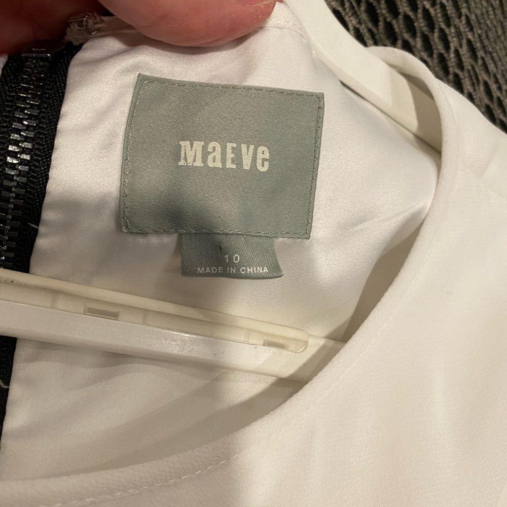 Maeve short sleeve dress with white sheer flutter sleeves/patterned black bottom - Picture 3 of 4
